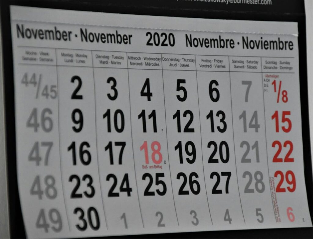 Wall calendar with a date two weeks ahead circled, marking the best time for a chlamydia test