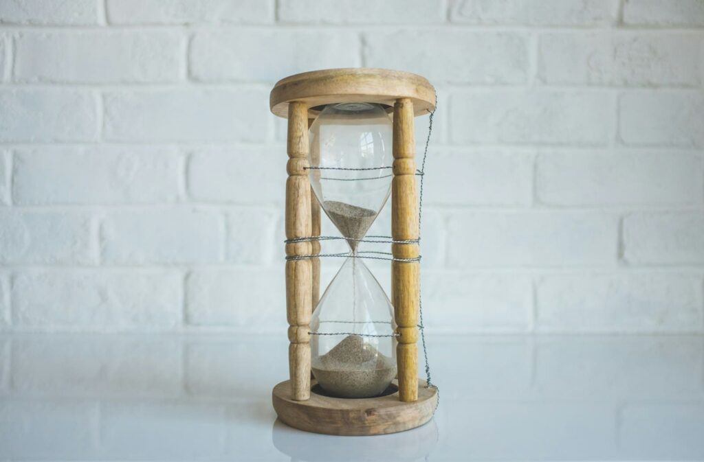Hourglass on a desk, representing the 72-hour time limit for starting HIV PEP