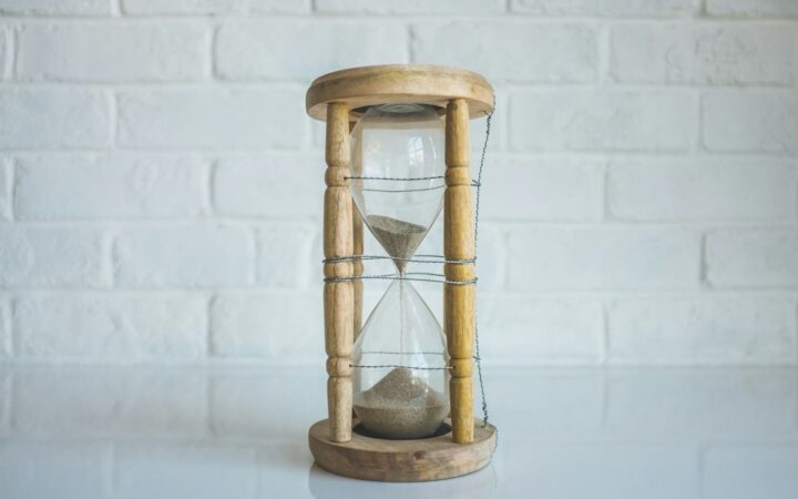 Hourglass on a desk, representing the 72-hour time limit for starting HIV PEP